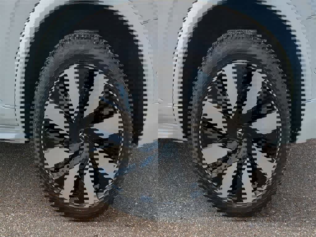 Used 2025 Volvo XC90 T8 Plus w/ Protection Package Premier image 6