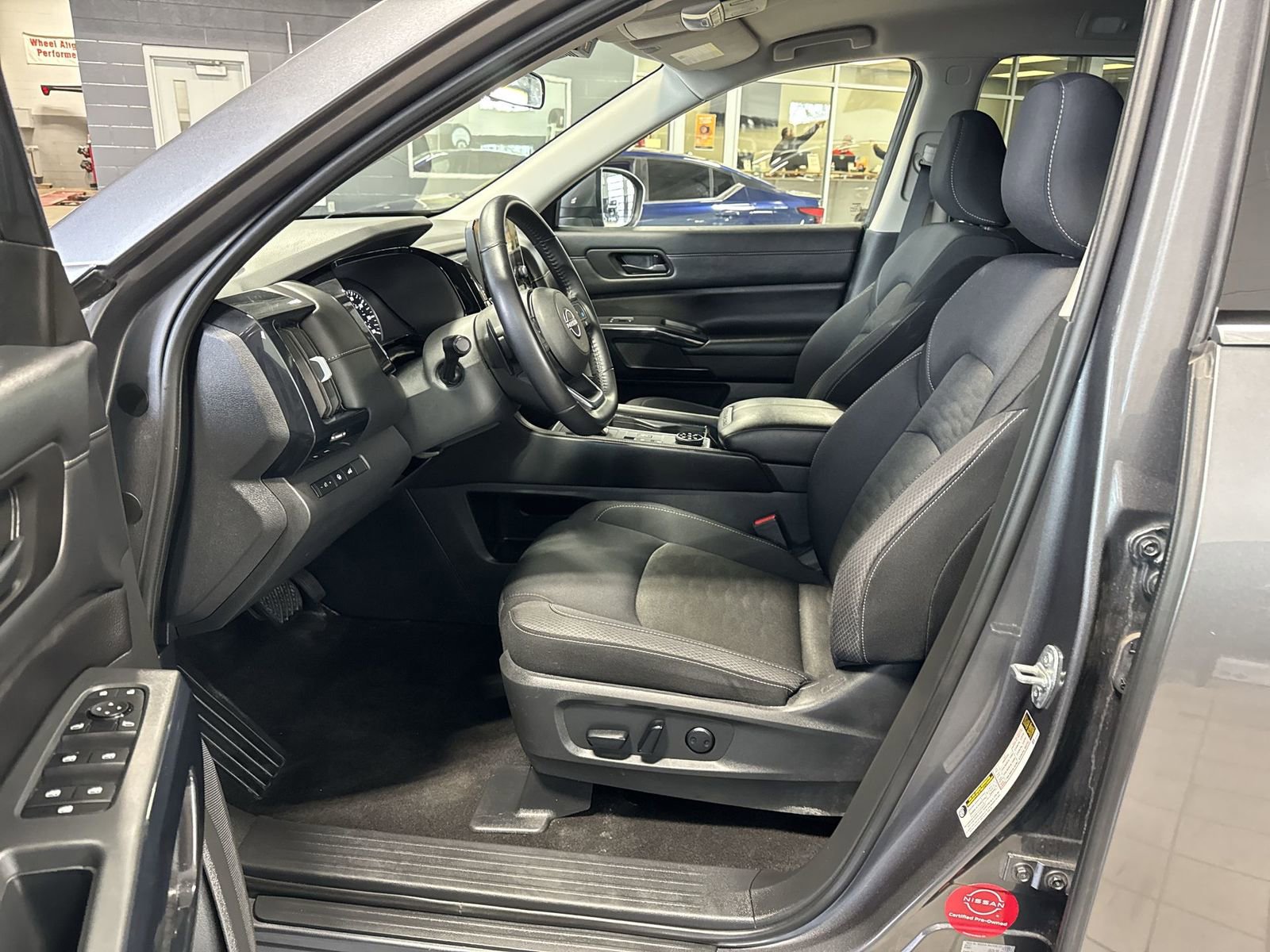 Certified 2025 Nissan Pathfinder SV image 11