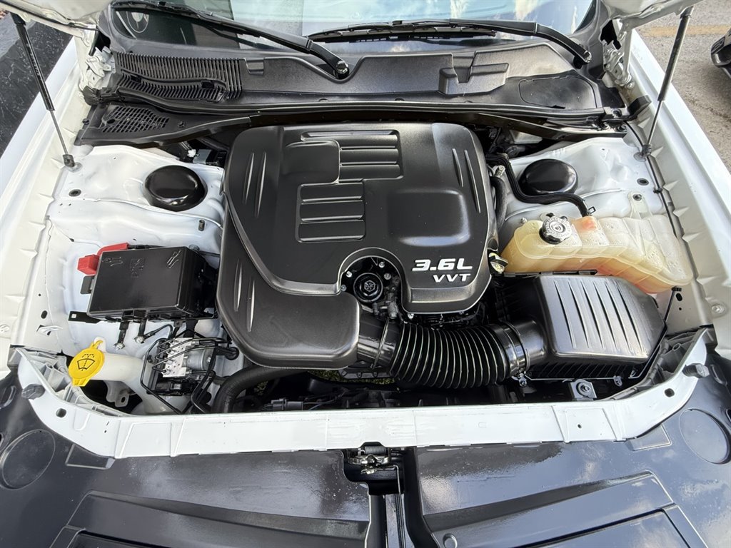 Used 2020 Dodge Challenger SXT RWD image 27
