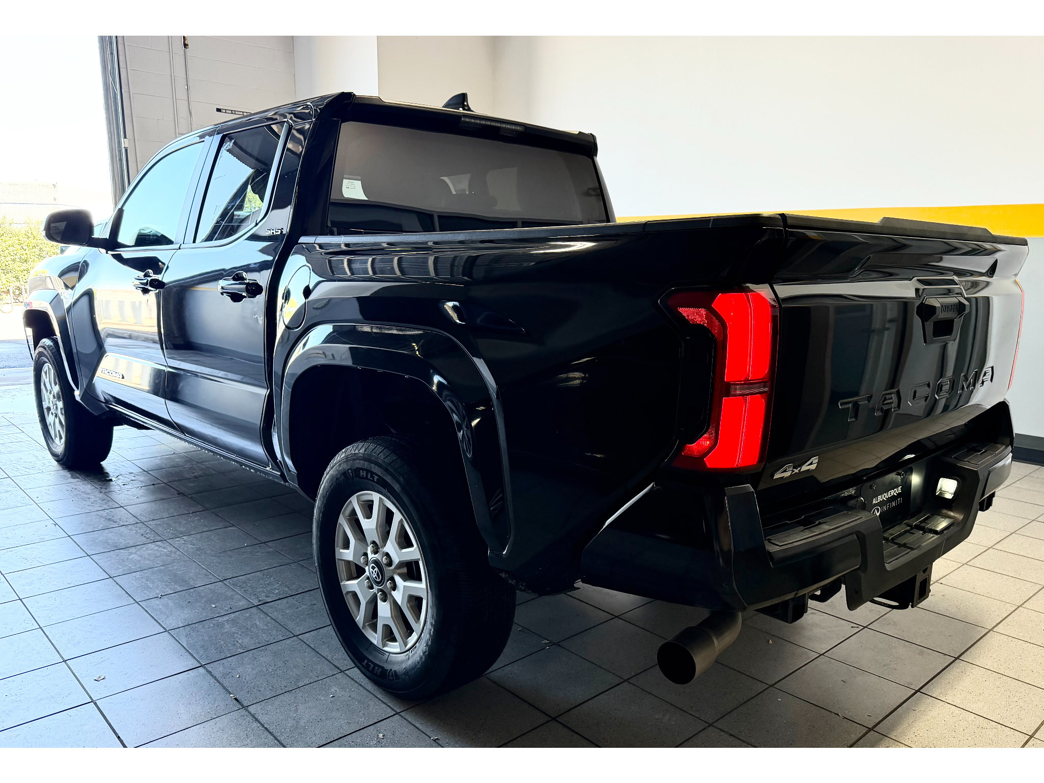 Used 2024 Toyota Tacoma SR5 AWD/4WD image 10
