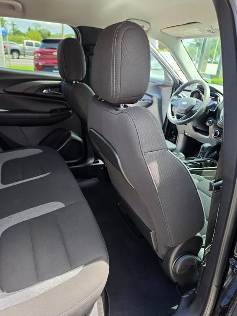 Used 2023 Chevrolet TrailBlazer LT FWD image 24