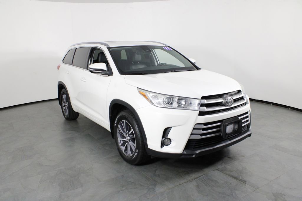 Used 2017 Toyota Highlander XLE image 4