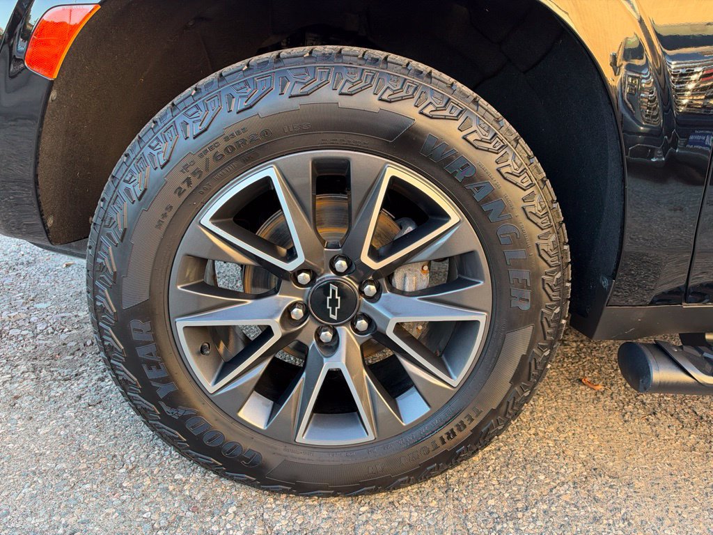 Used 2023 Chevrolet Tahoe Z71 w/ Luxury Package AWD/4WD image 10