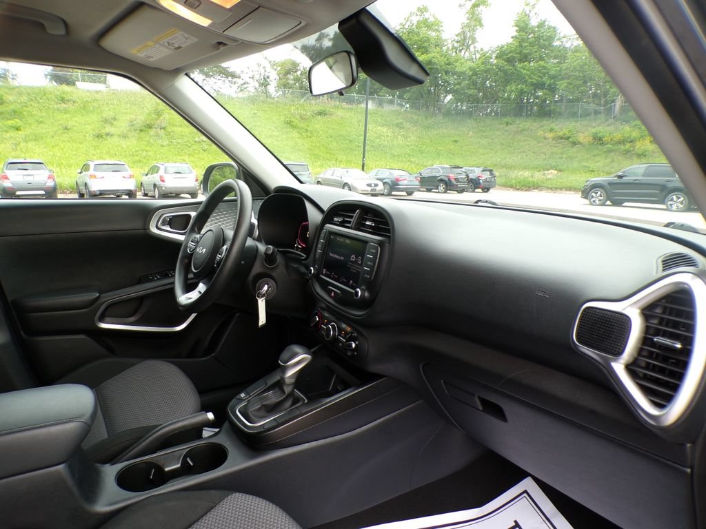 Used 2024 Kia Soul LX w/ Option Group 015 FWD image 11