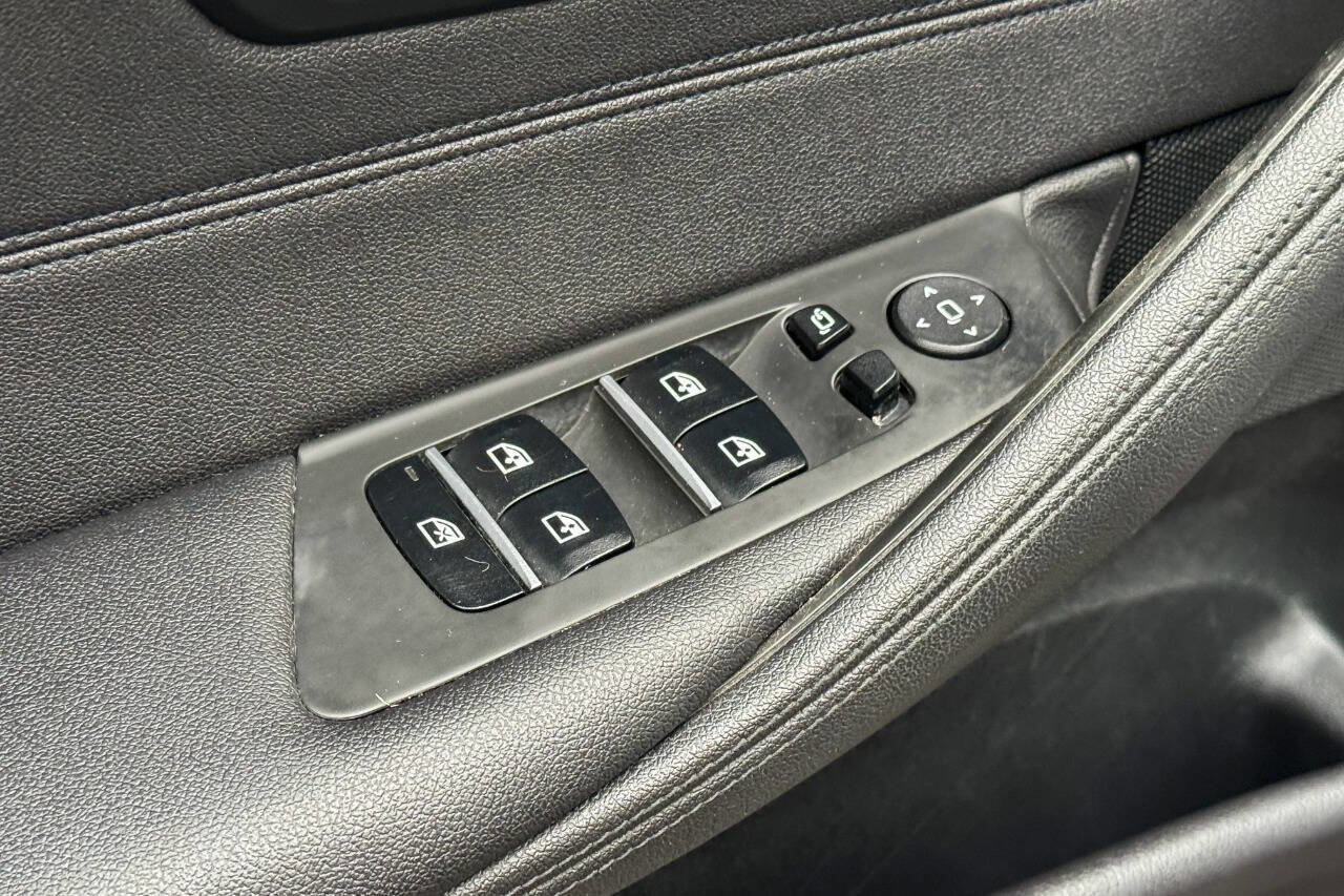 Used 2018 BMW 530i xDrive image 25