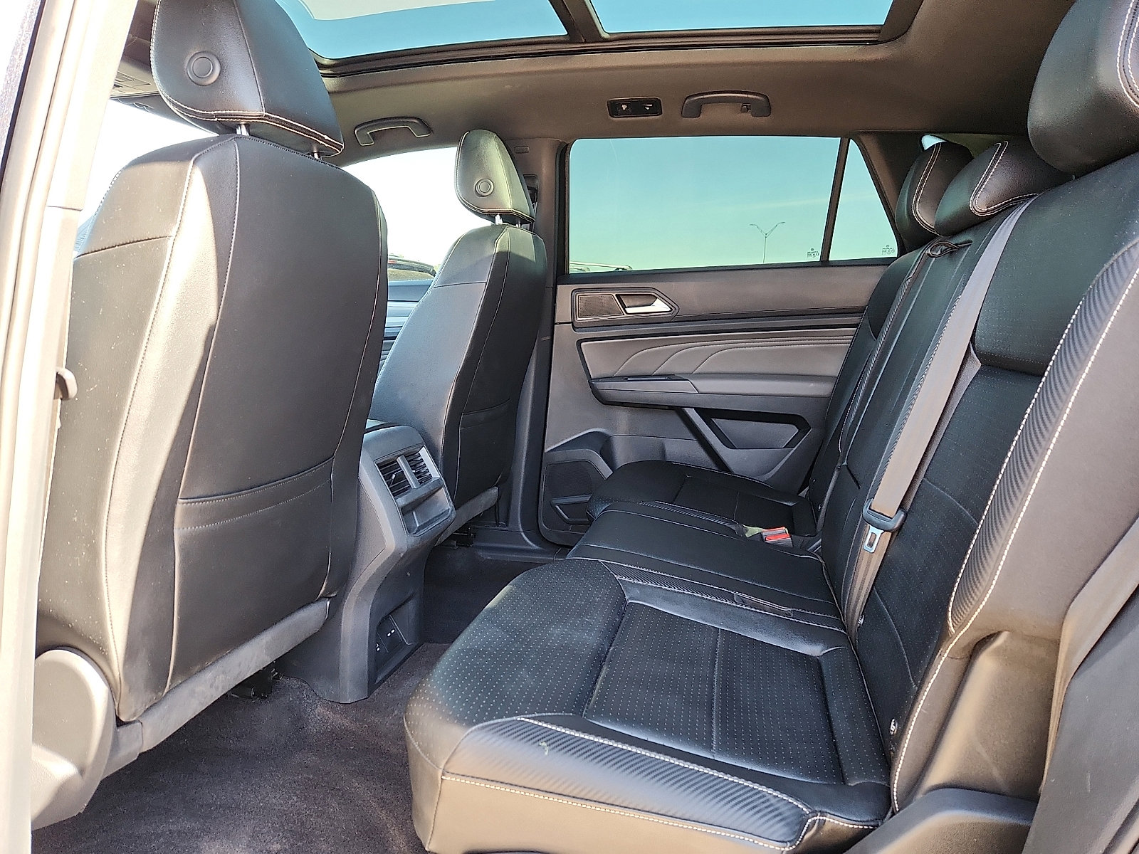 Used 2021 Volkswagen Atlas Cross Sport SE w/ Panoramic Sunroof Package image 12