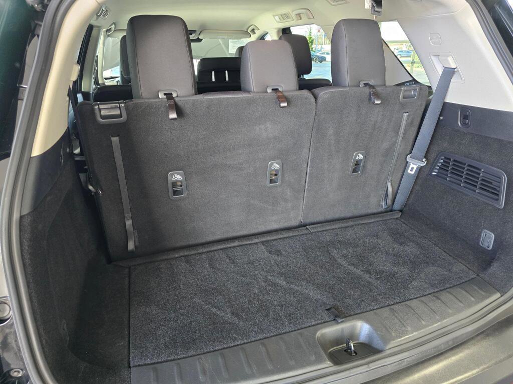 Used 2025 Nissan Pathfinder SV image 15