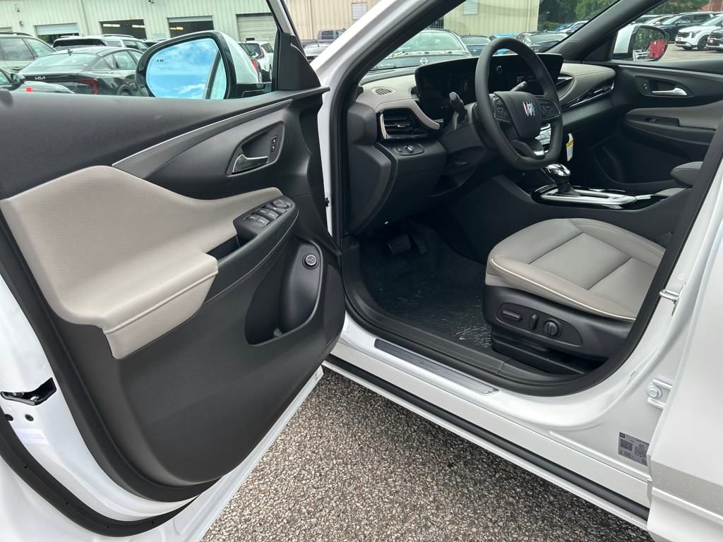 Used 2025 Buick Envista Avenir image 12