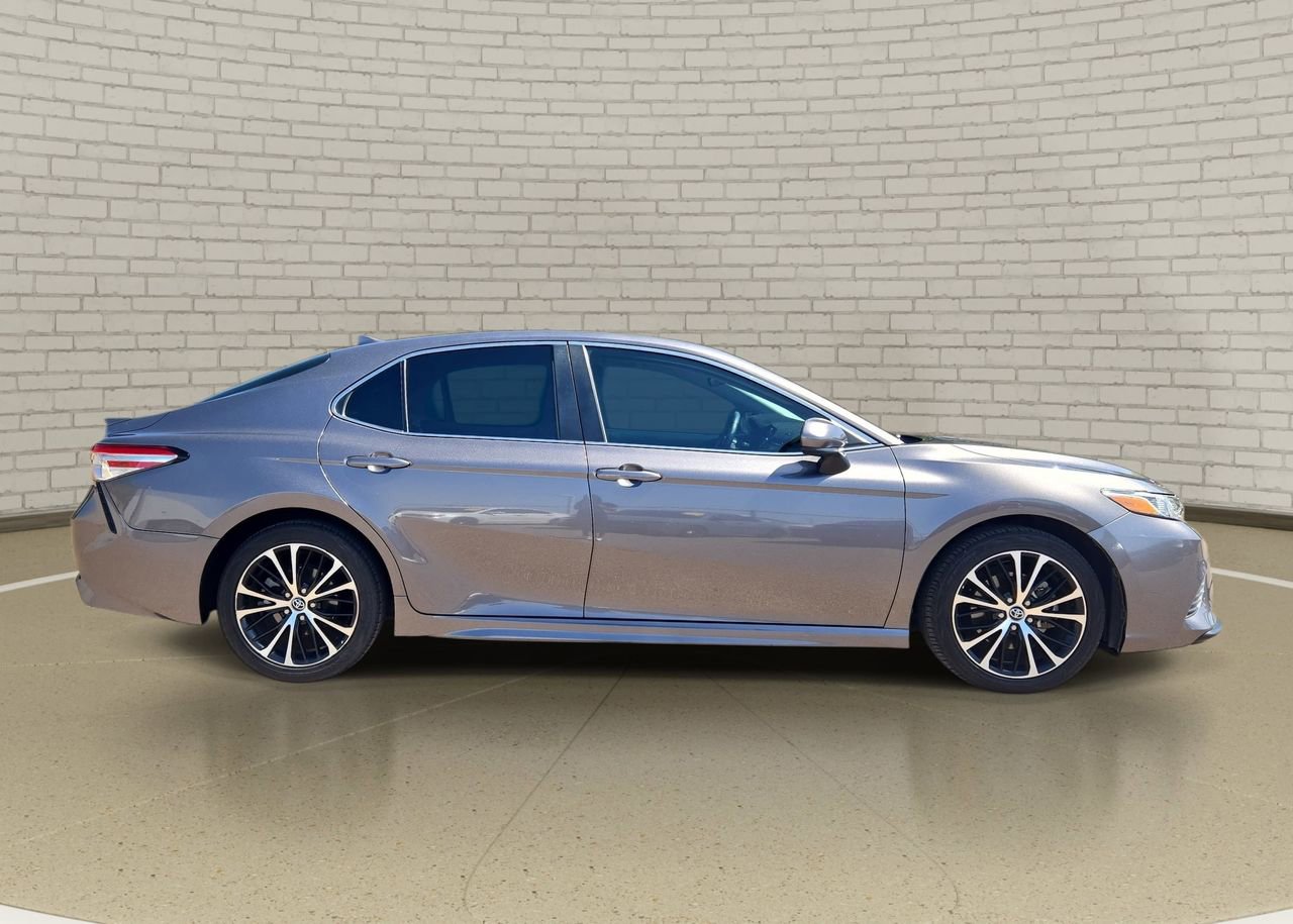 Used 2020 Toyota Camry SE w/ Carpet Mat Package FWD image 4