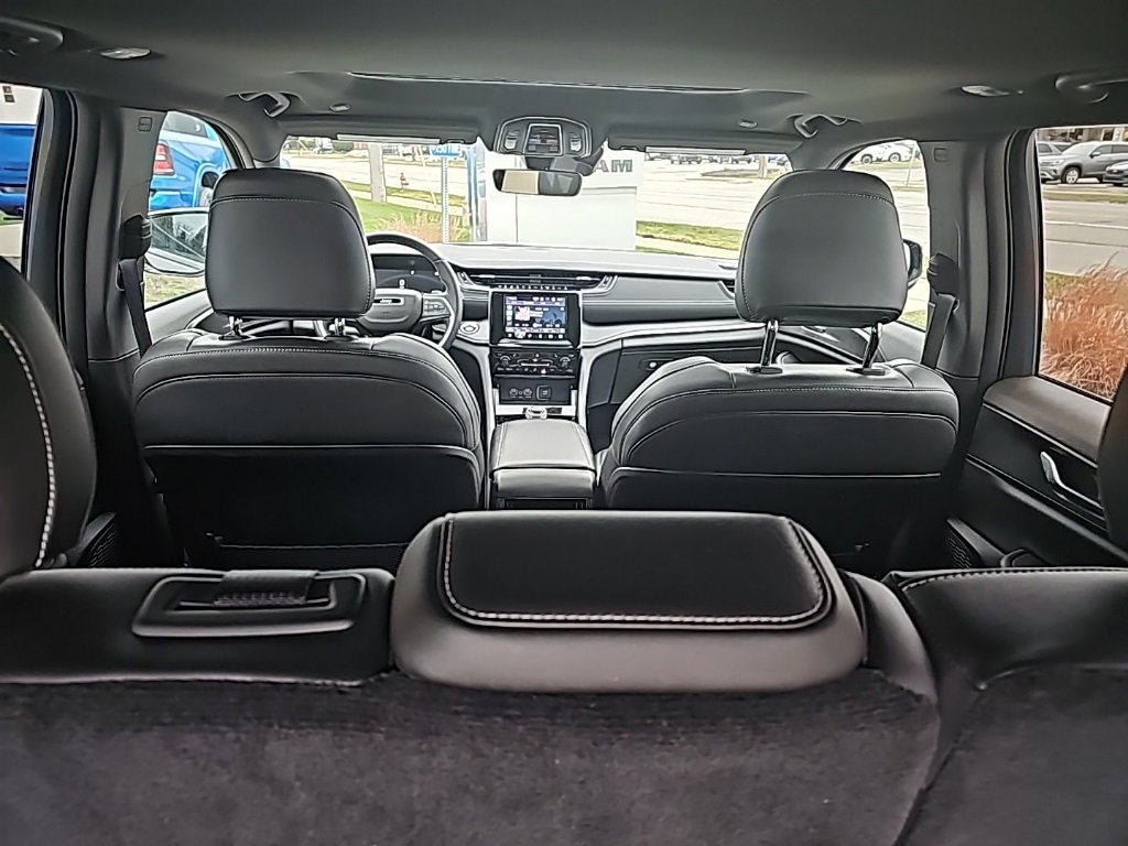 Certified 2025 Jeep Grand Cherokee Altitude image 22