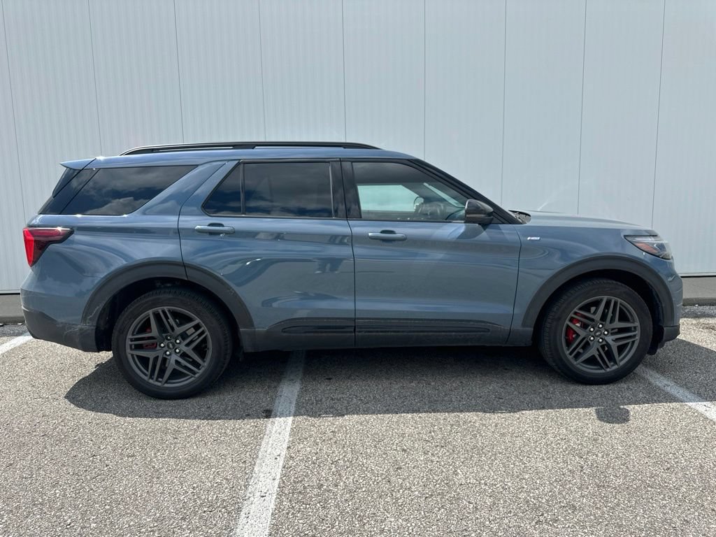 Used 2026 Ford Explorer ST-Line w/ ST-Line Street Pack AWD/4WD image 9