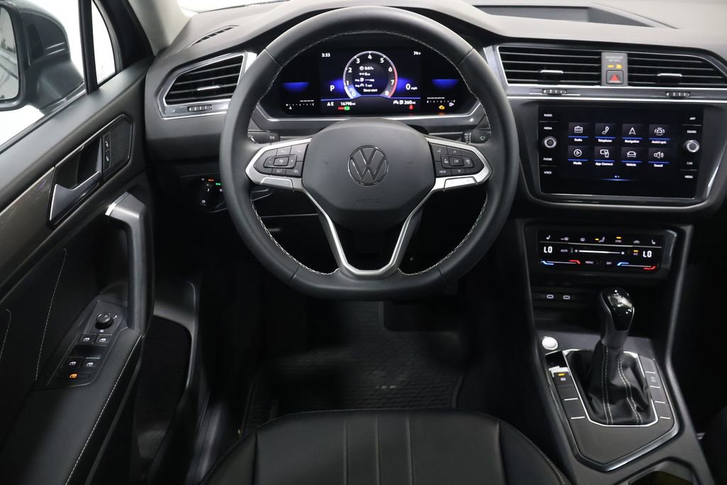 Used 2023 Volkswagen Tiguan SE FWD image 16