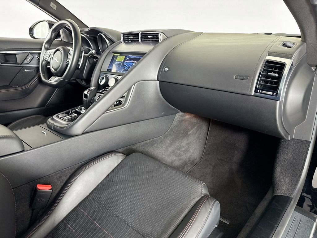 Used 2020 Jaguar F-TYPE Coupe RWD image 13