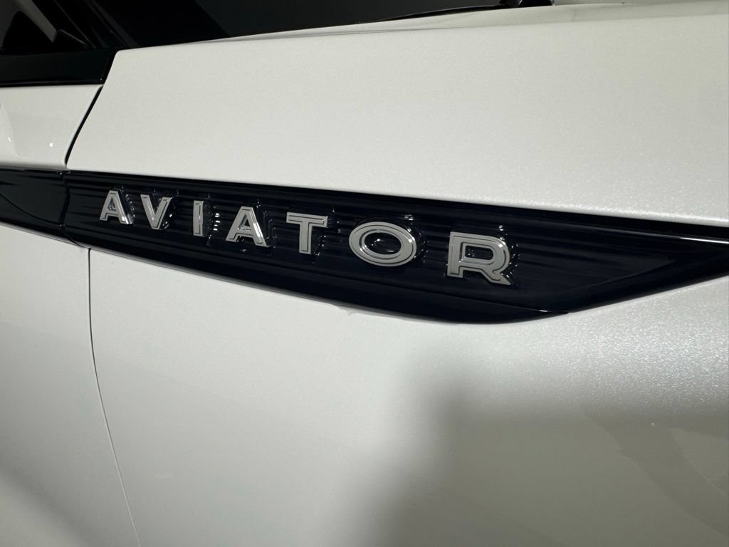 Certified 2025 Lincoln Aviator Reserve w/ Jet Appearance Package AWD/4WD image 13