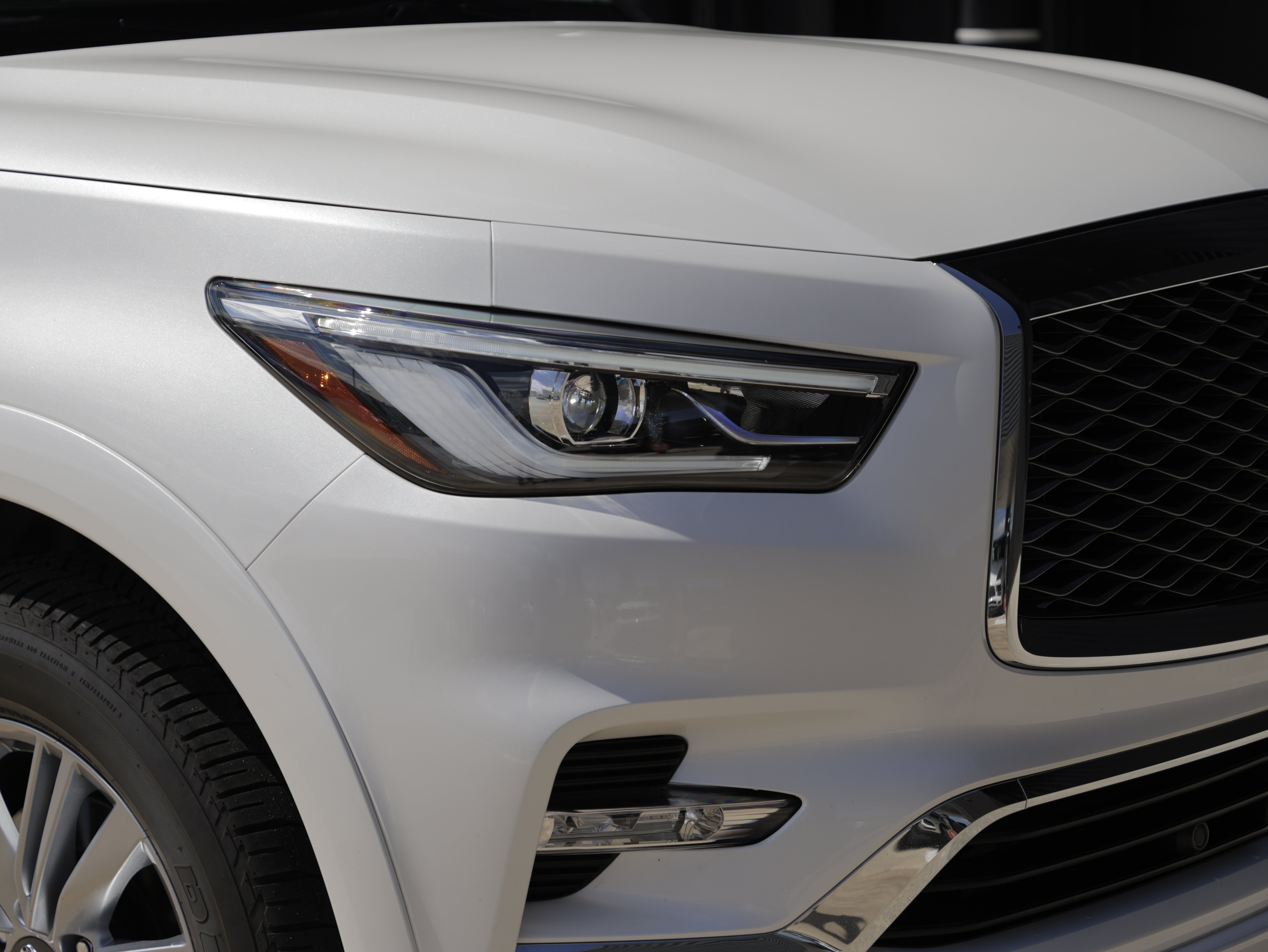 Used 2019 INFINITI QX80 Luxe w/ All-Season Package RWD image 9