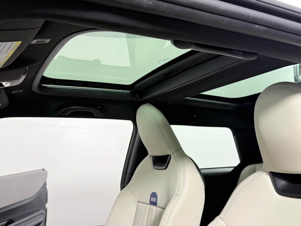 Used 2025 MINI Cooper 2-Door Hardtop FWD image 25