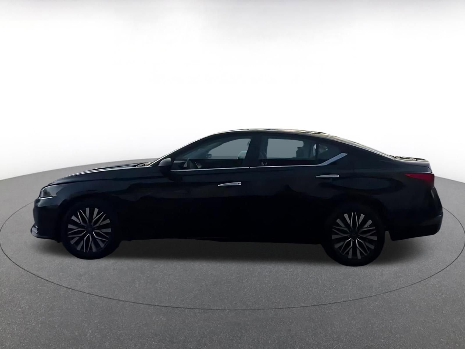 Used 2025 Nissan Altima 2.5 SV FWD image 8