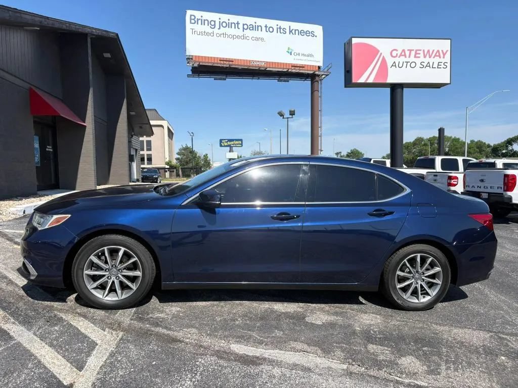 Used 2018 Acura TLX w/ Technology Package FWD image 2