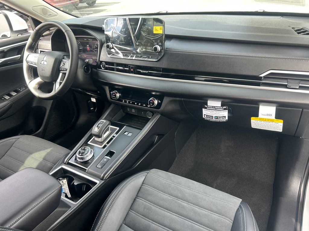 Used 2025 Mitsubishi Outlander 4WD Plug-In Hybrid image 37