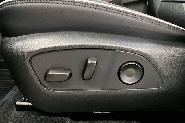 Used 2025 GMC Acadia Denali w/ Super Cruise Package image 32