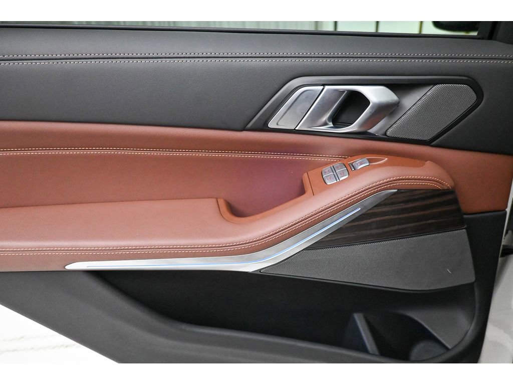 Used 2025 BMW X7 xDrive40i w/ Executive Package image 27