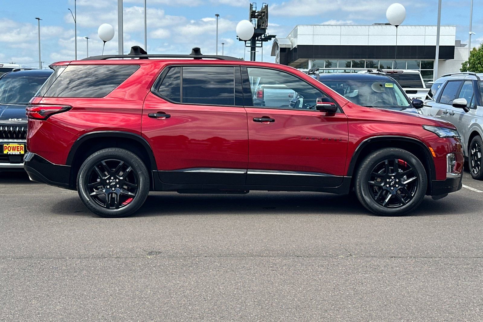 Used 2022 Chevrolet Traverse Premier w/ Redline Edition AWD/4WD image 3