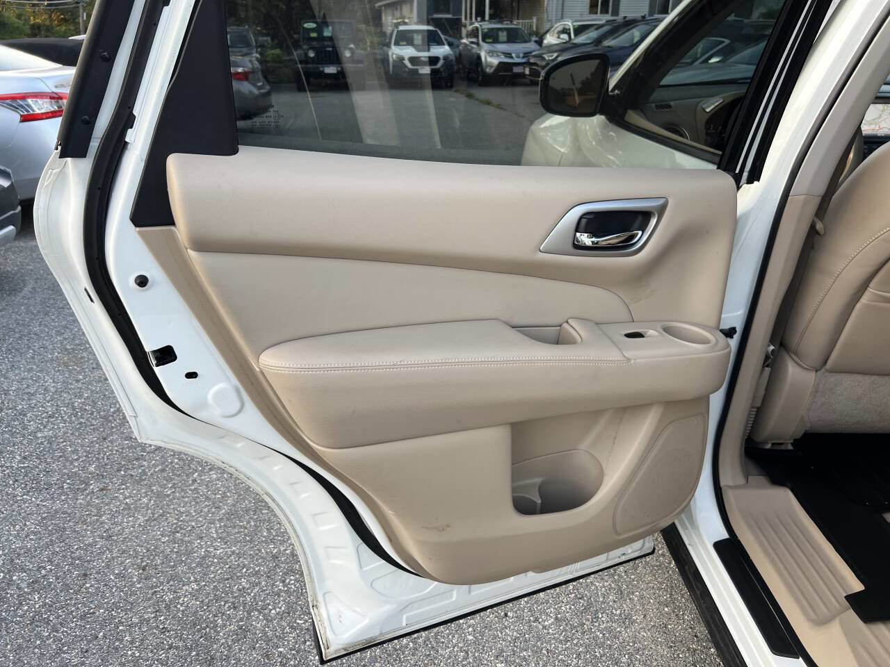 Used 2015 Nissan Pathfinder Platinum image 21