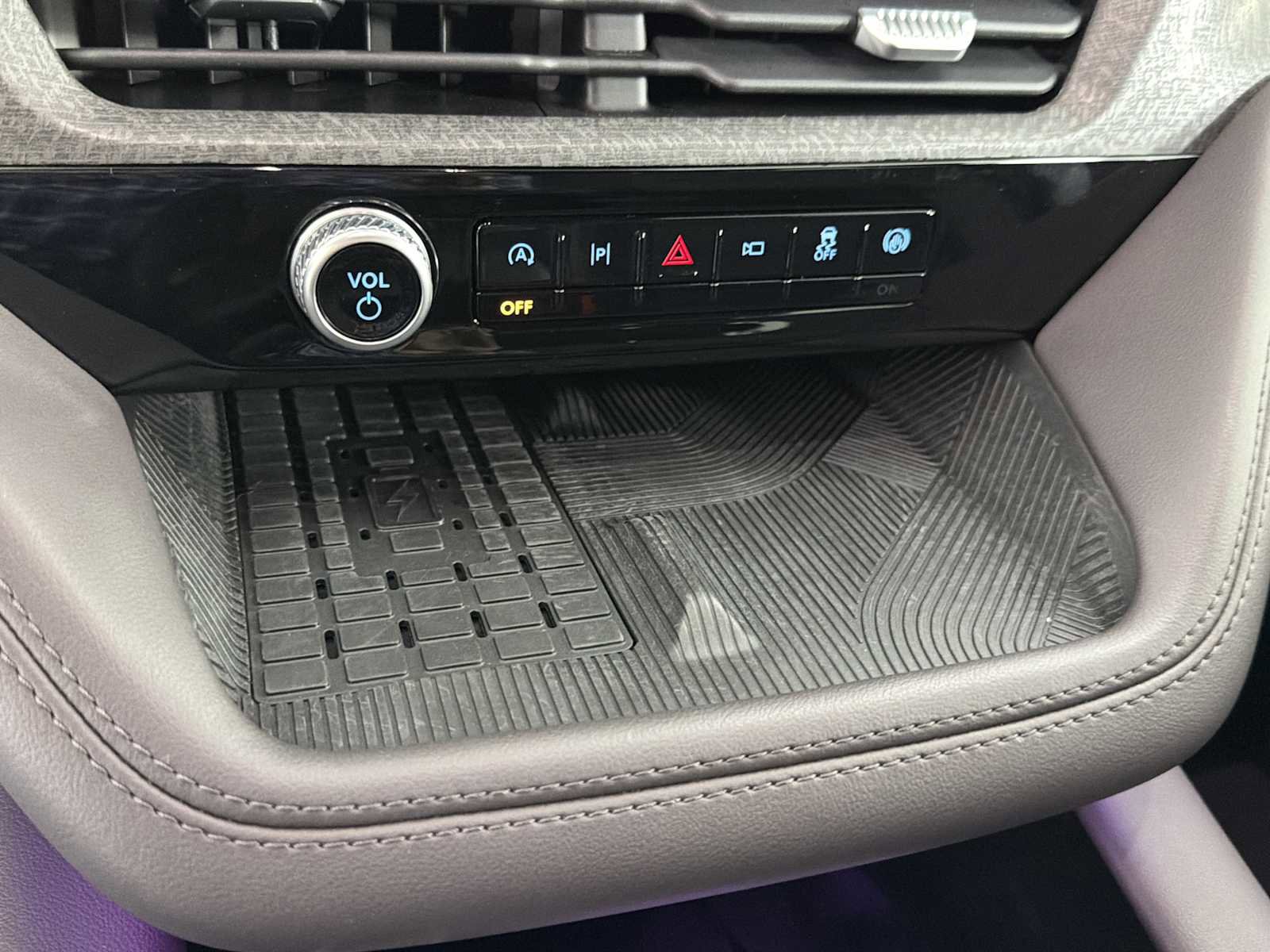 Used 2025 Ford Explorer Platinum image 32