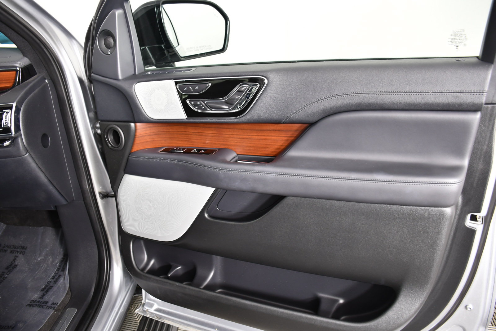 Used 2023 Lincoln Navigator L Reserve AWD/4WD image 45