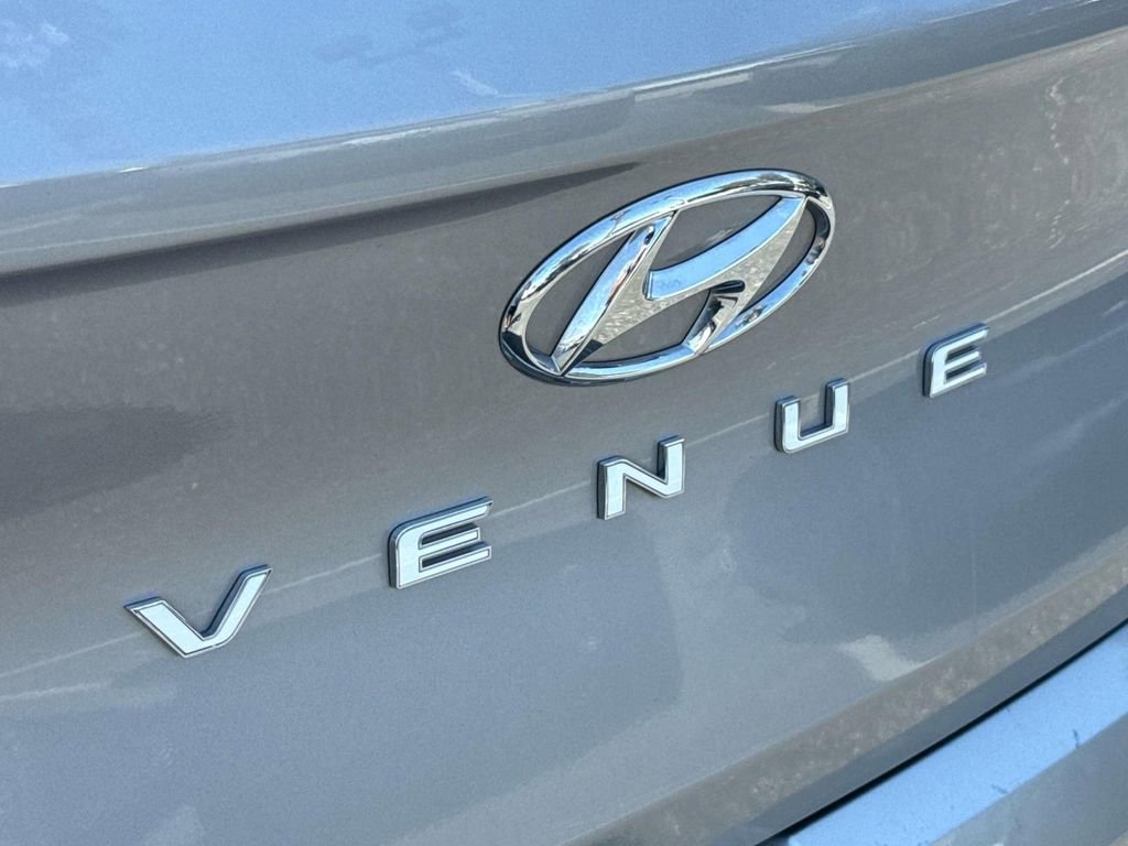 Used 2025 Hyundai Venue SEL FWD image 6