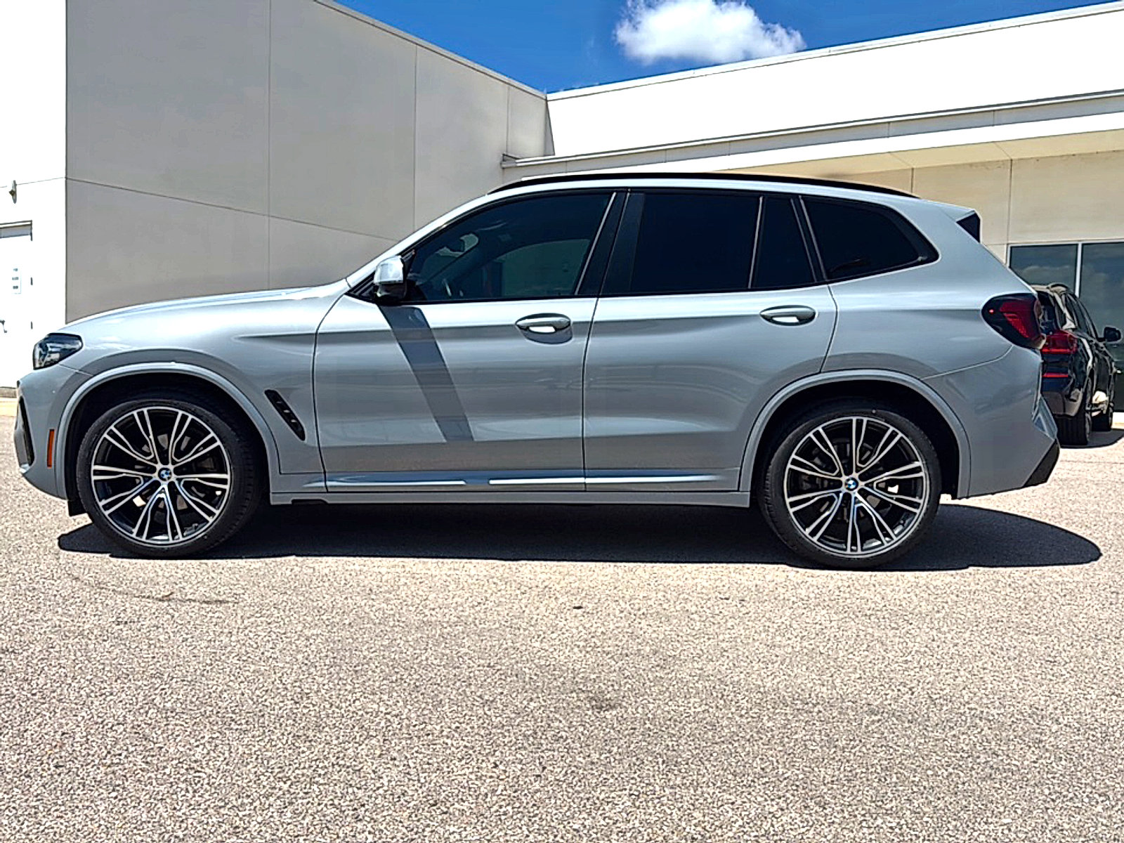 Used 2023 BMW X3 sDrive30i w/ M Sport Package RWD image 4