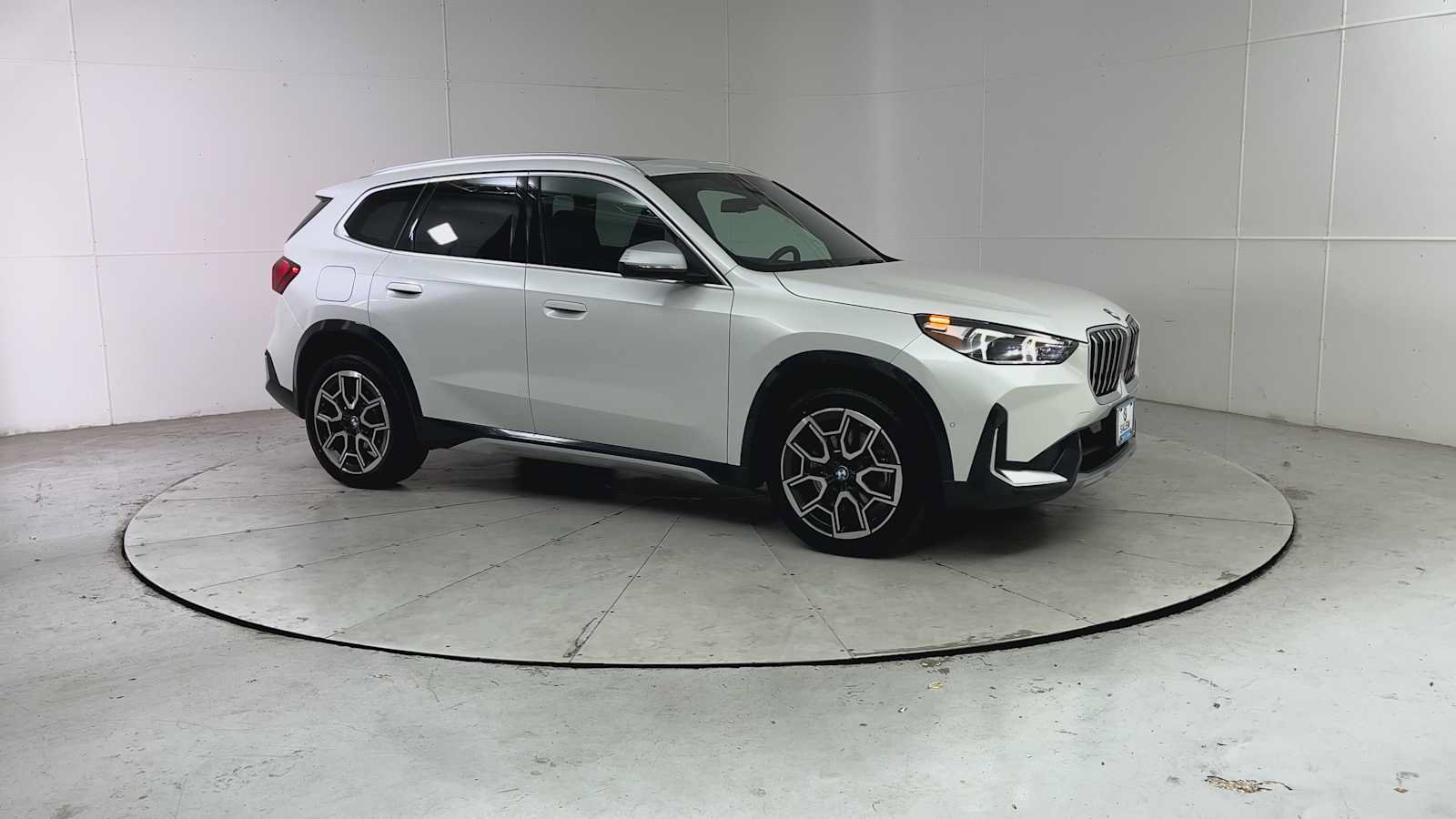 Used 2023 BMW X1 xDrive28i w/ Convenience Package AWD/4WD image 8