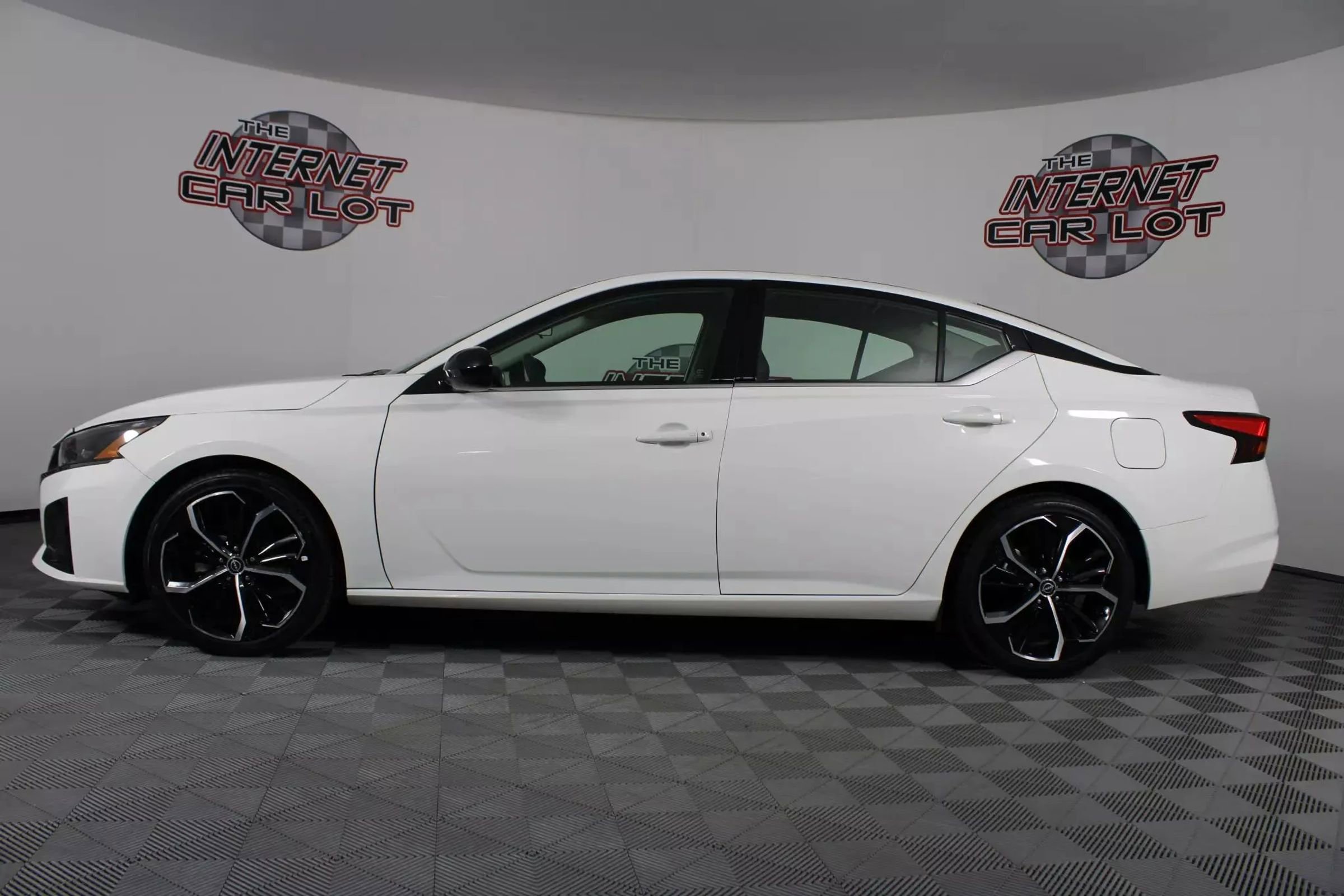 Used 2024 Nissan Altima 2.5 SR FWD image 4