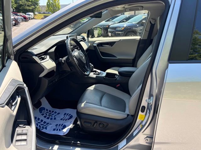 Used 2019 Toyota RAV4 Limited w/ Cold Weather Package FWD image 16