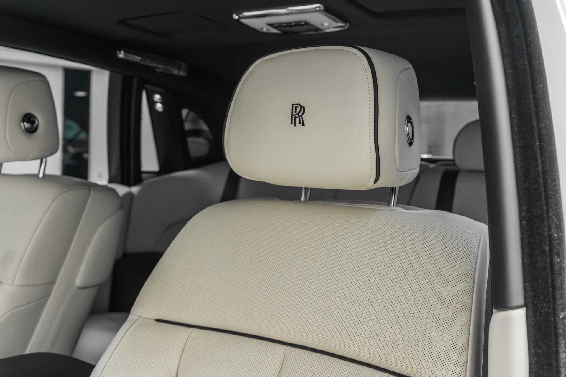 Used 2023 Rolls-Royce Phantom Sedan image 29