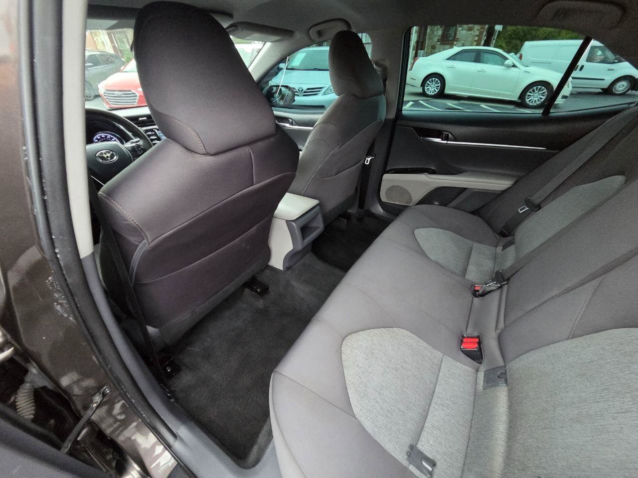 Used 2018 Toyota Camry LE FWD image 13