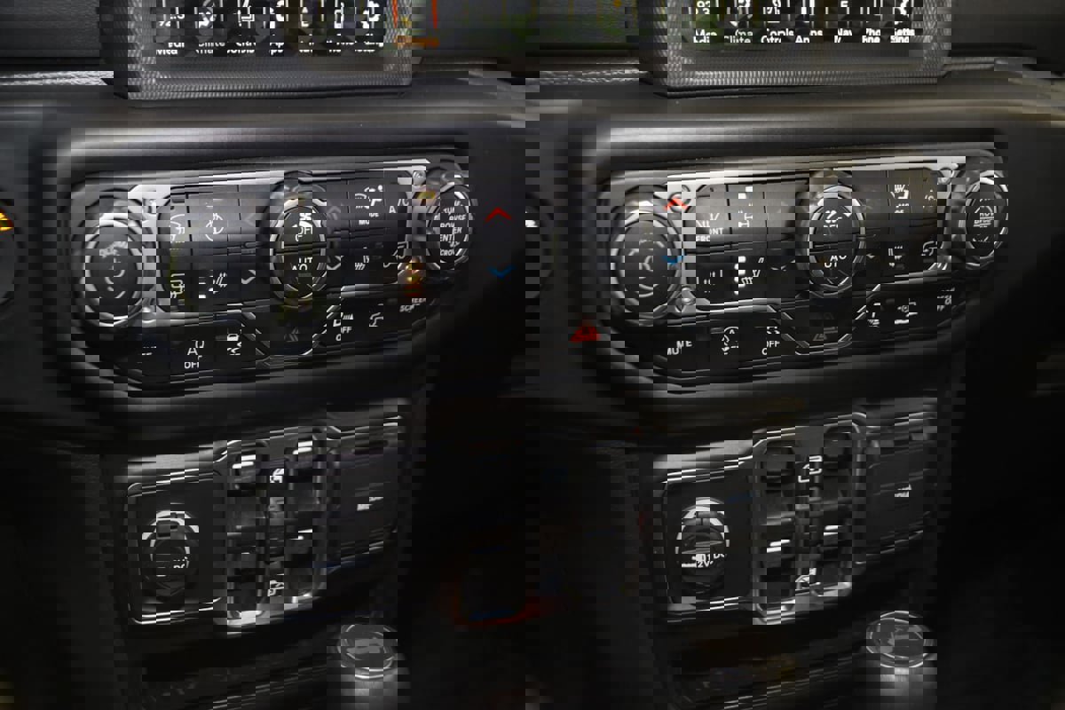 Used 2022 Jeep Wrangler Unlimited Sahara w/ Cold Weather Group image 28