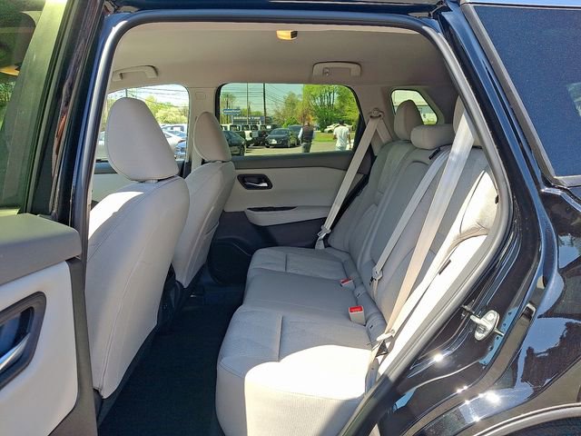 Used 2025 Nissan Rogue SV AWD/4WD image 10