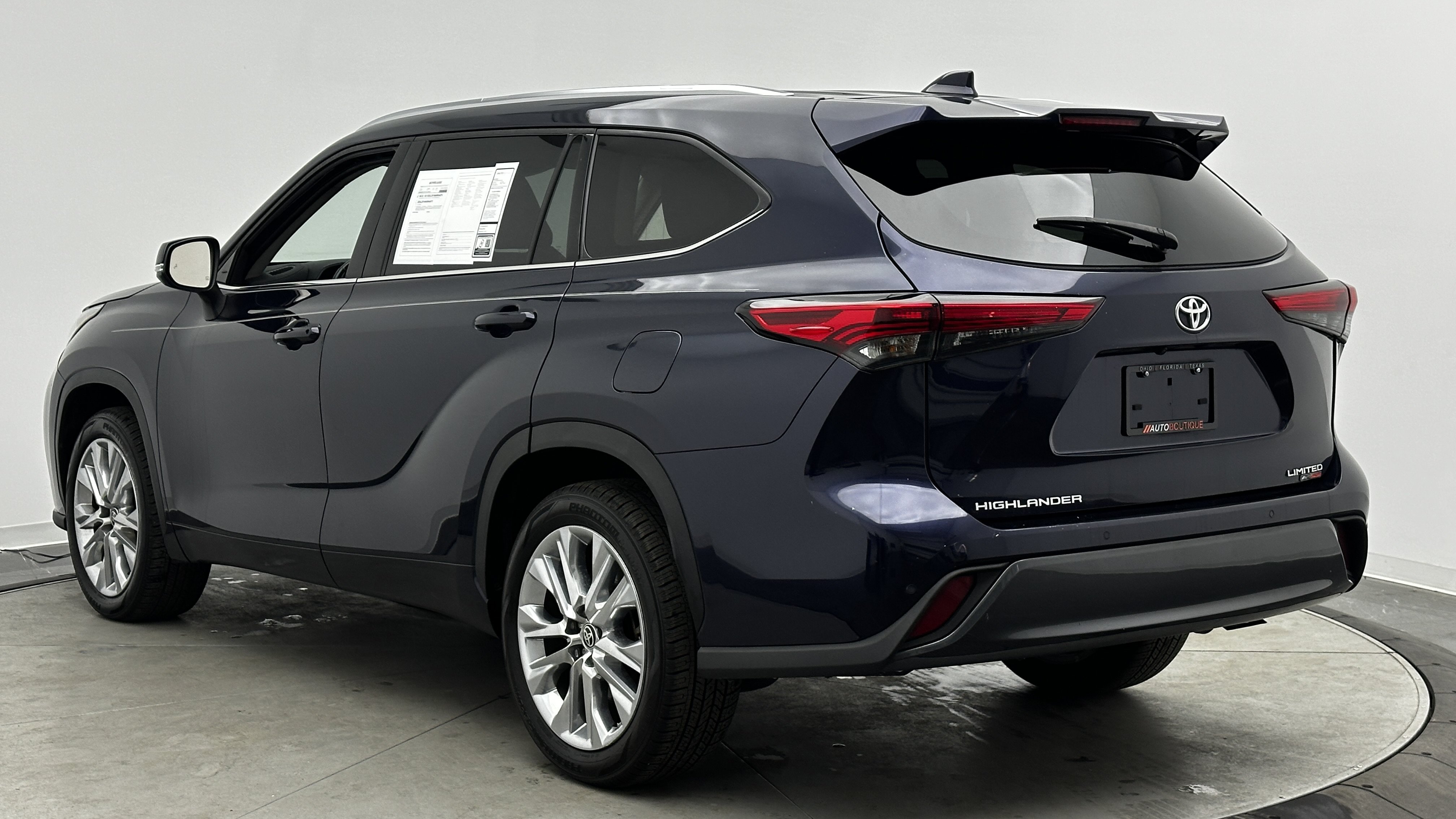 Used 2023 Toyota Highlander Limited FWD image 6