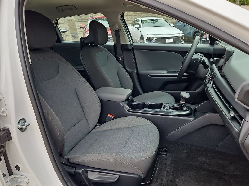 Used 2025 Kia K4 FWD image 31