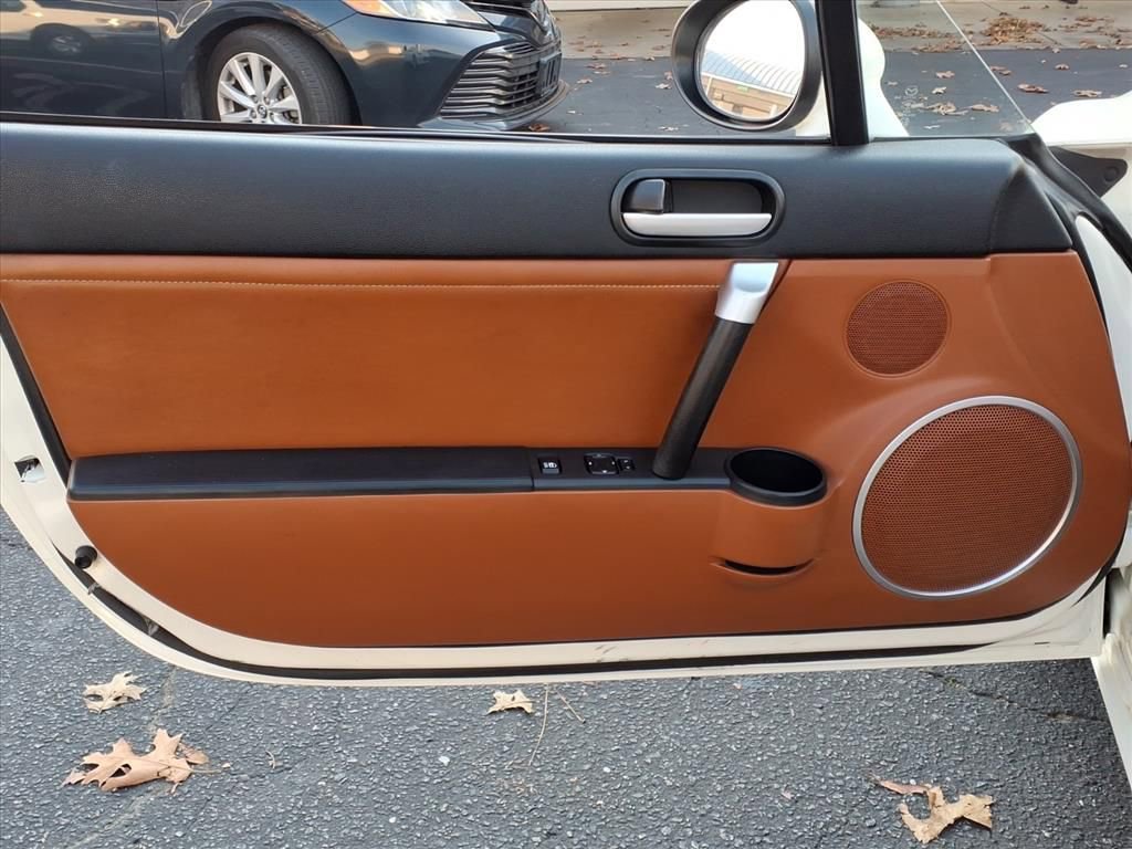 Used 2007 MAZDA MX-5 Miata Grand Touring w/ Premium Pkg image 6