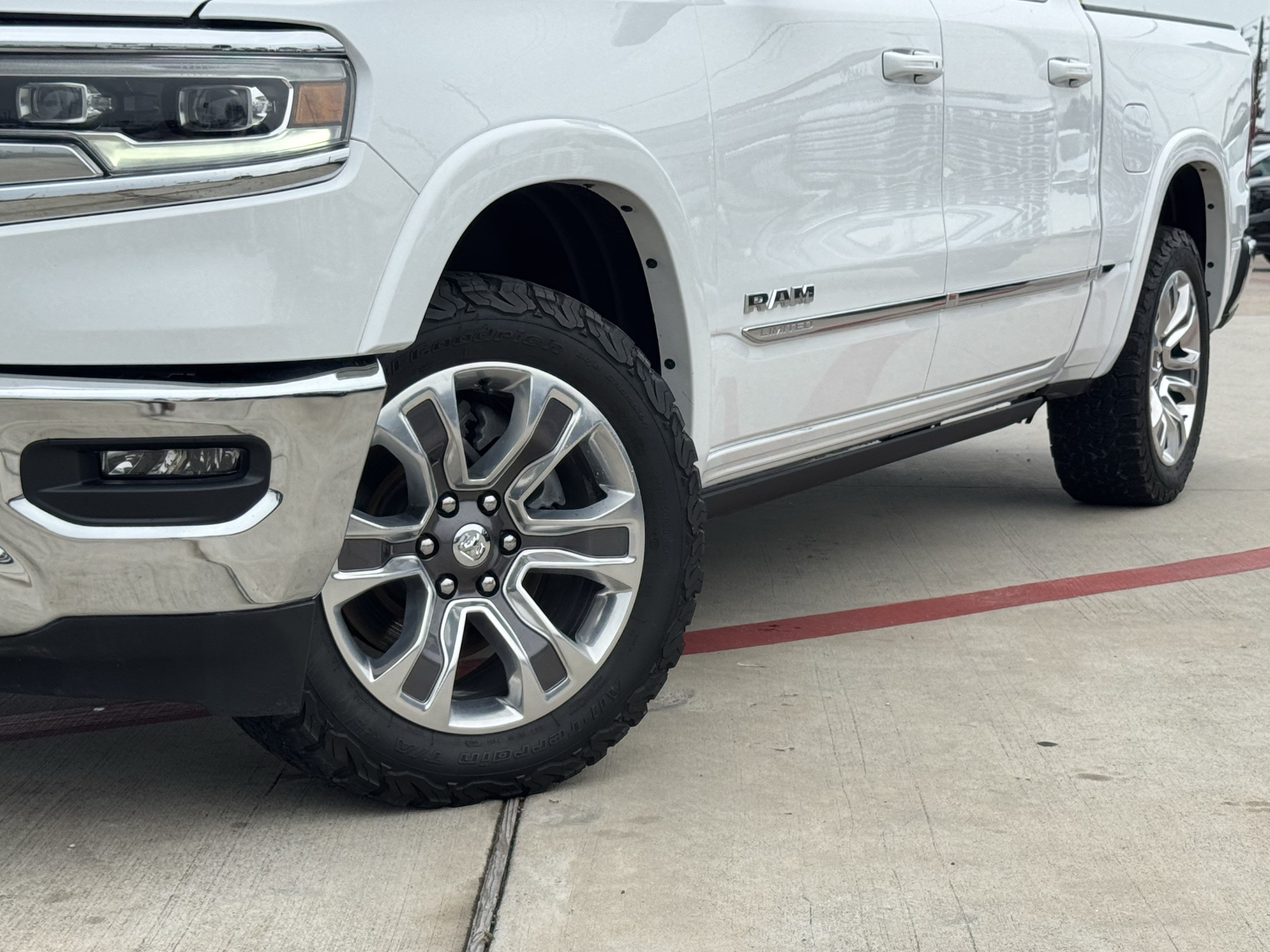 Used 2024 RAM 1500 Limited AWD/4WD image 3