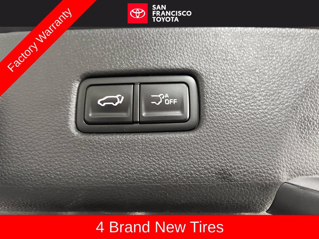 Used 2025 Kia Carnival EX FWD image 41