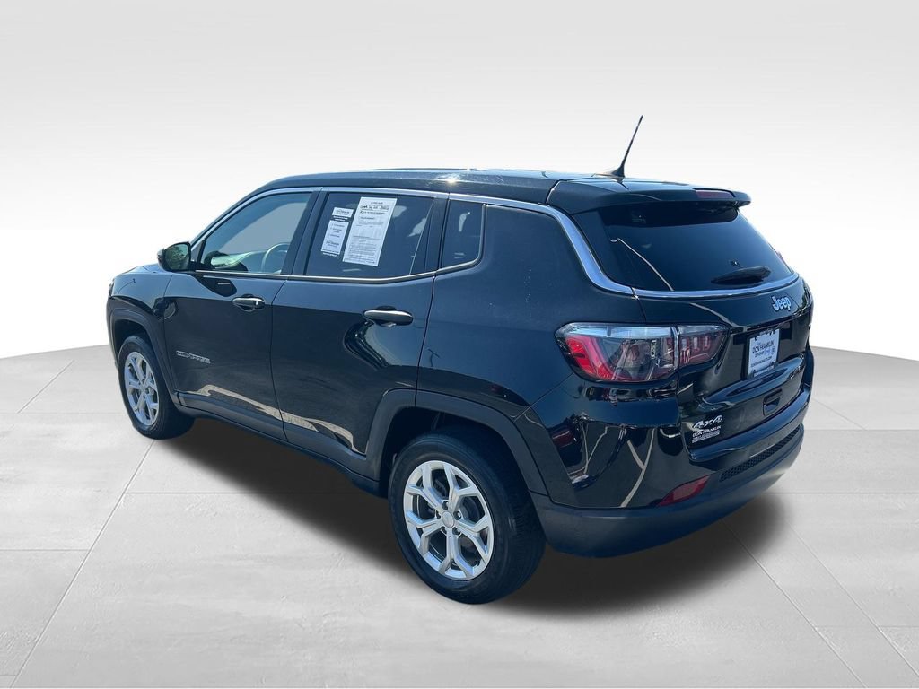 Used 2024 Jeep Compass Sport AWD/4WD image 4