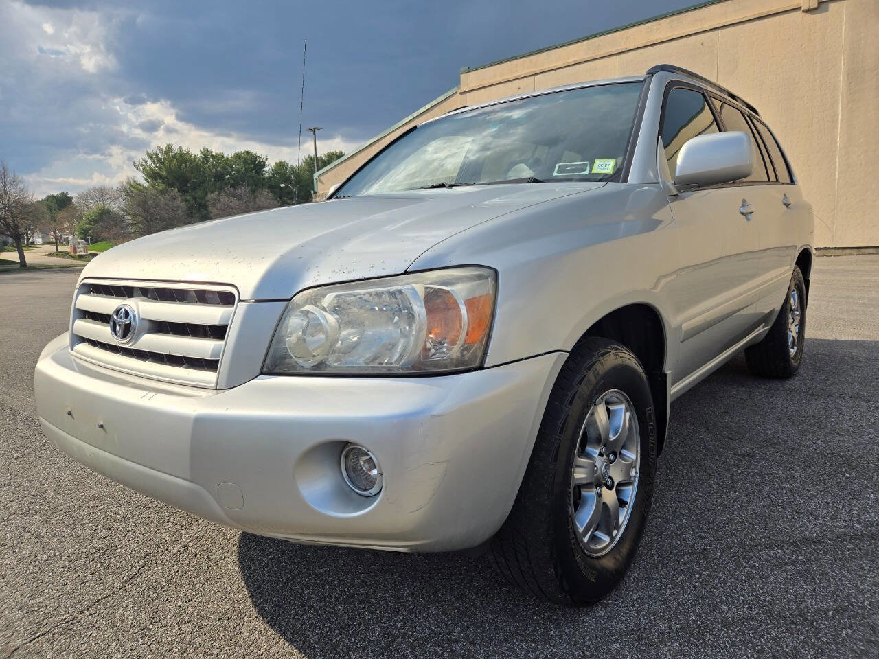 Used 2005 Toyota Highlander 2WD V6 w/ 3rd Row image 2