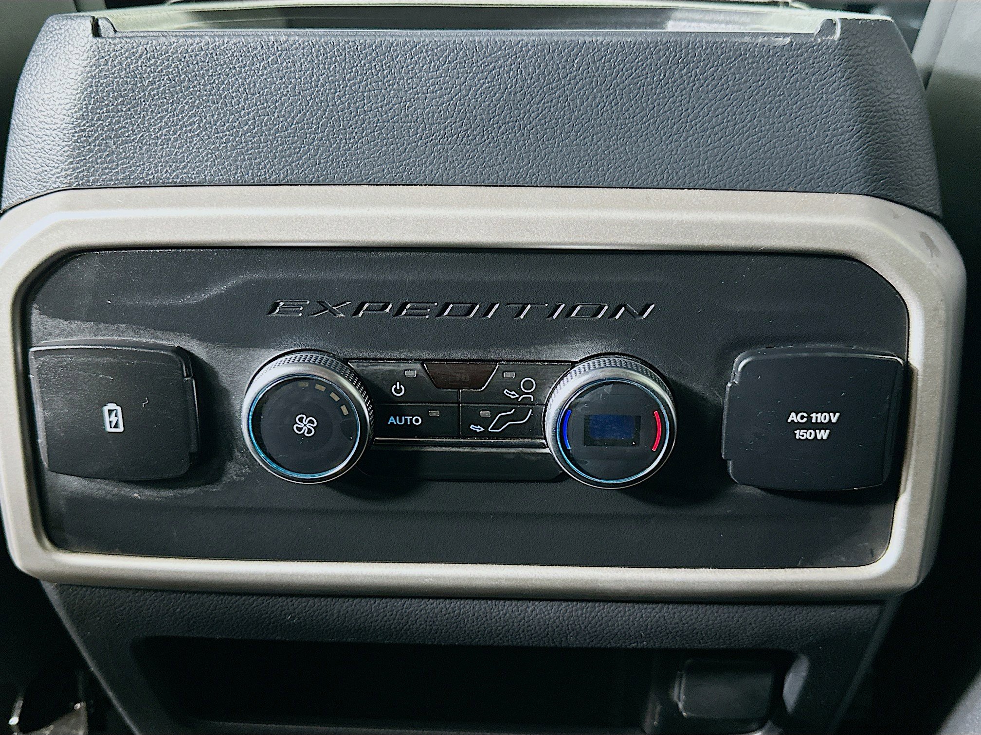 Used 2024 Ford Expedition XLT image 27