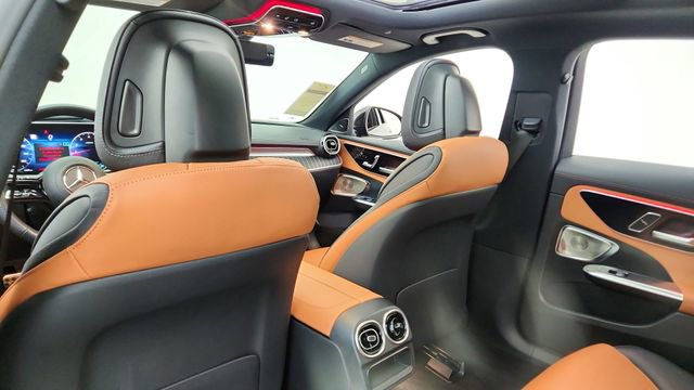 Used 2024 Mercedes-Benz C 300 4MATIC Sedan w/ Pinnacle Trim Package image 31