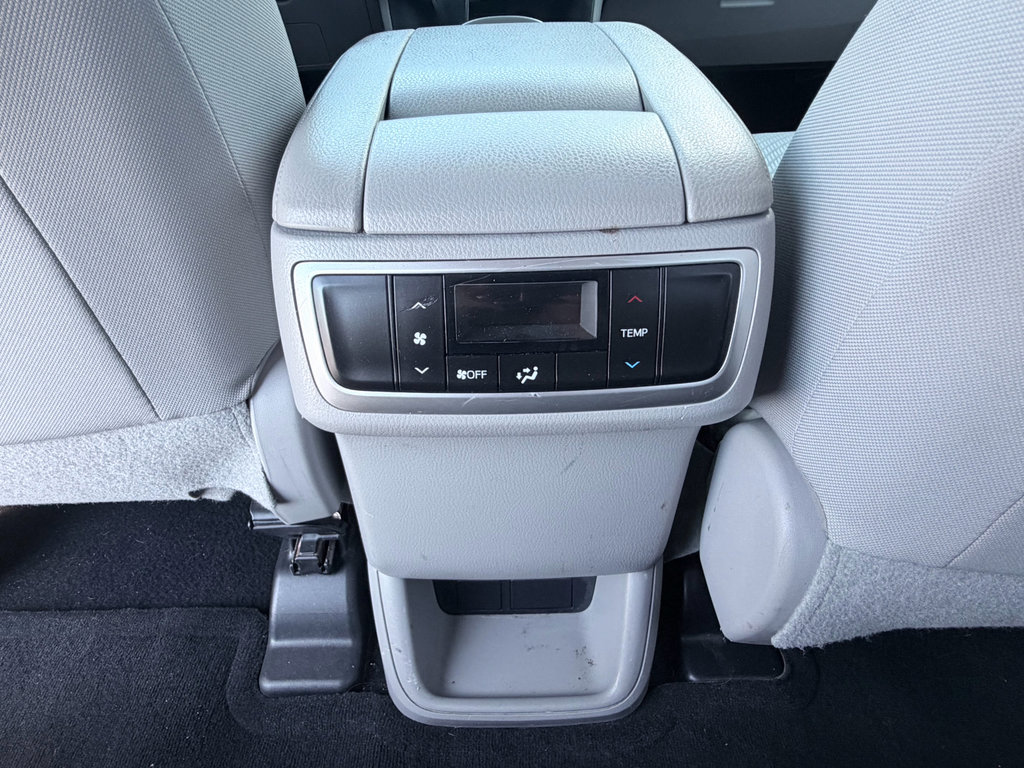 Used 2019 Toyota Highlander LE FWD image 27