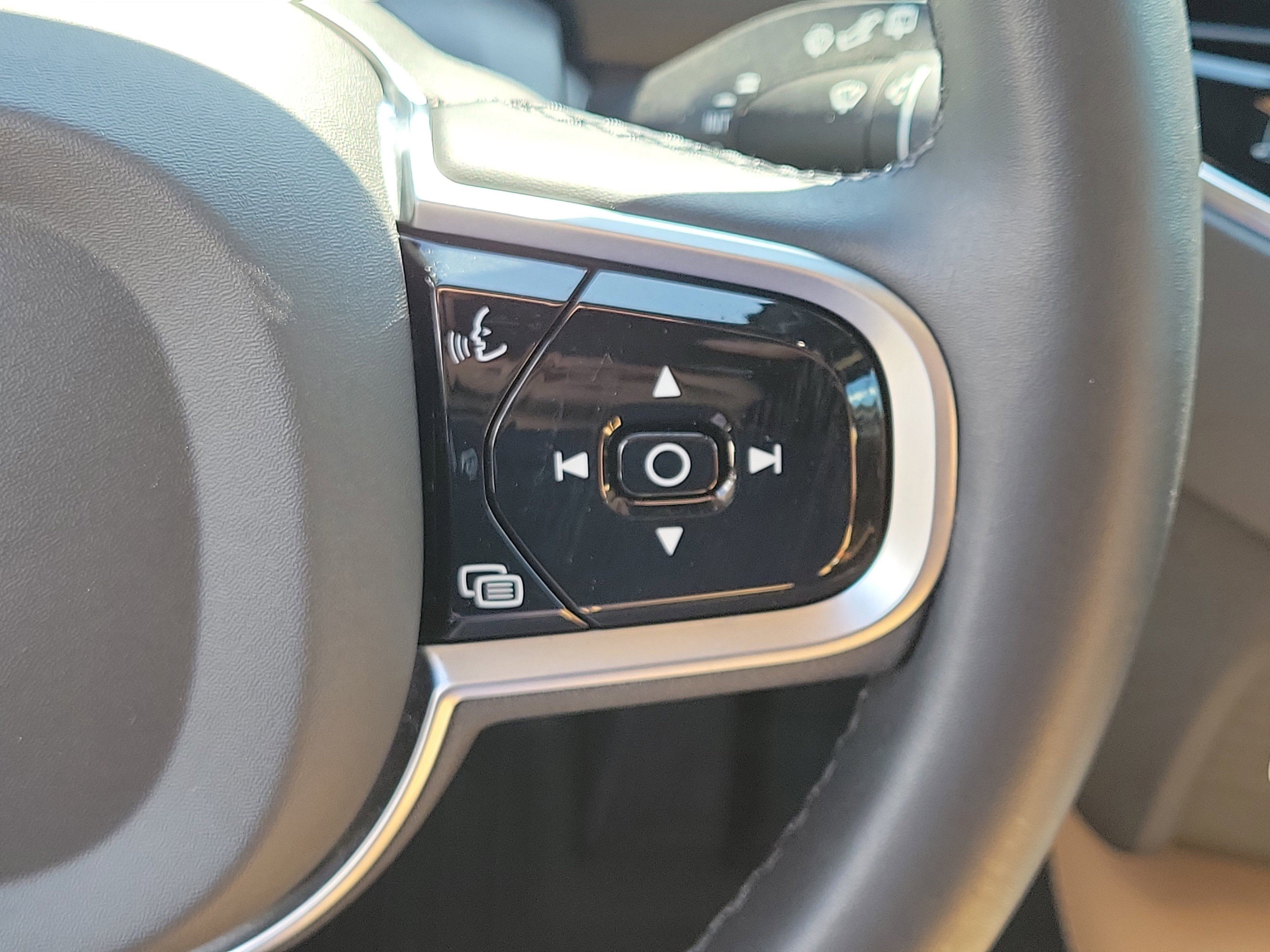 Used 2025 Volvo XC90 T8 Ultra w/ Protection Package Premier image 27