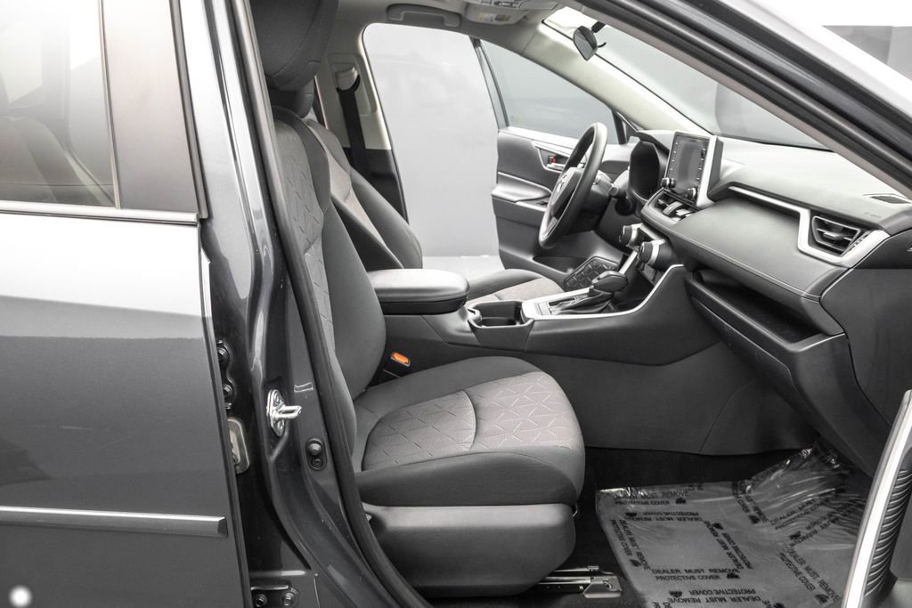 Used 2019 Toyota RAV4 XLE w/ Convenience Package image 32
